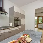Bajsova Domacija 포드체트르테크