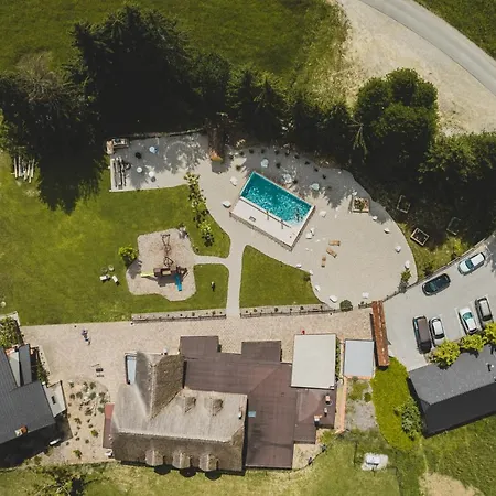 Bajsova Domacija アパート ポドチェトルテク