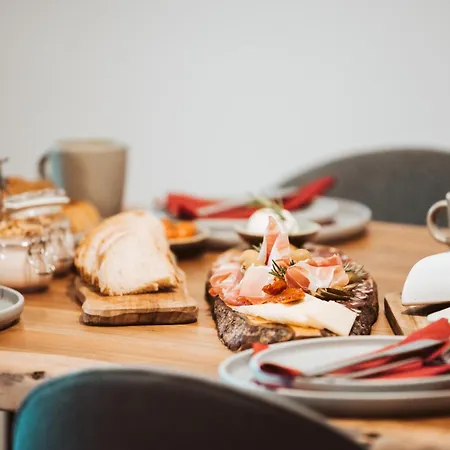 Bajsova Domacija ポドチェトルテク