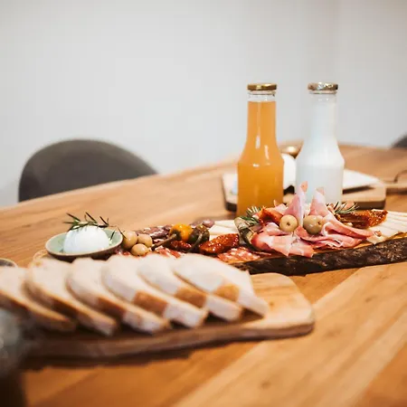 Bajsova Domacija アパート *