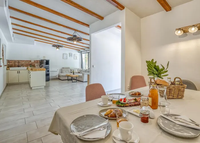 Bajsova Domacija * ポドチェトルテク